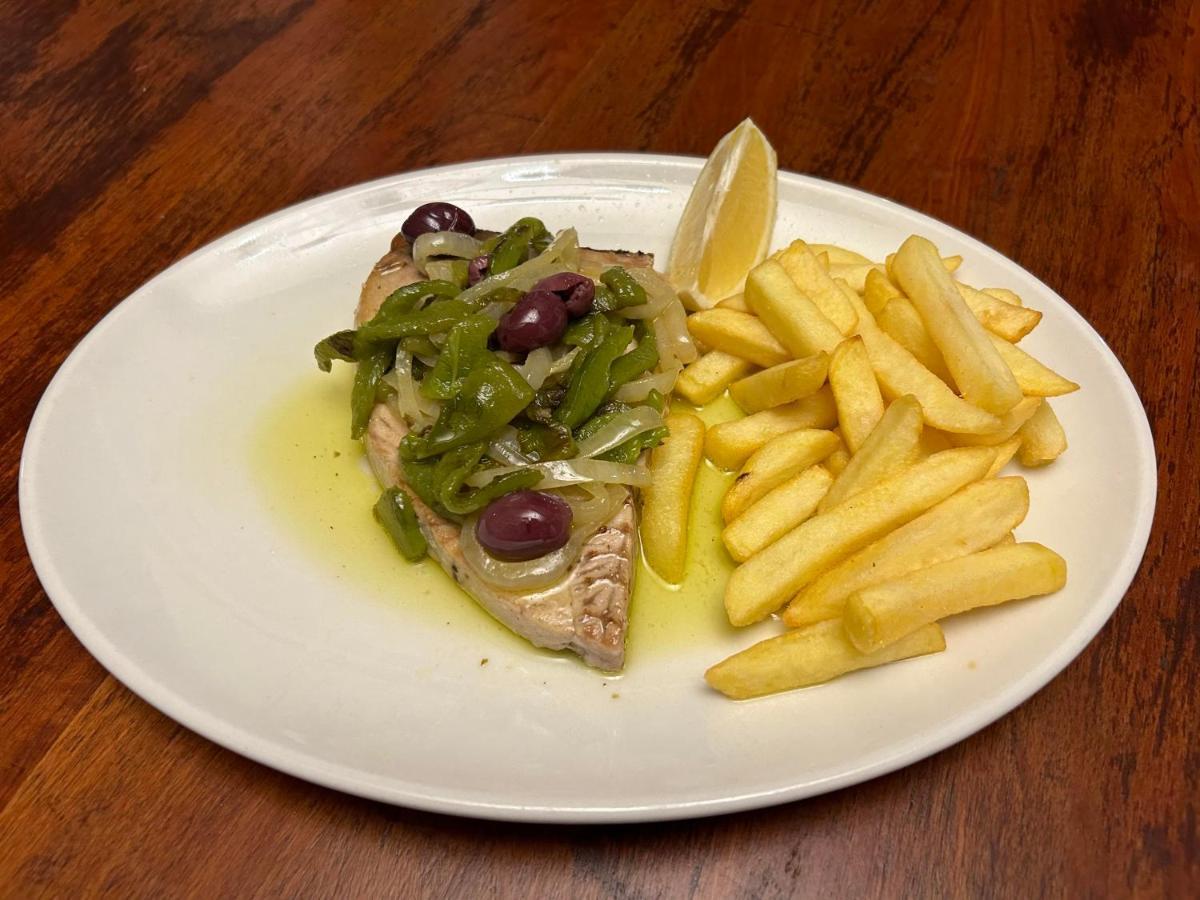 Lodge Cardoso Kitchen Bar & *