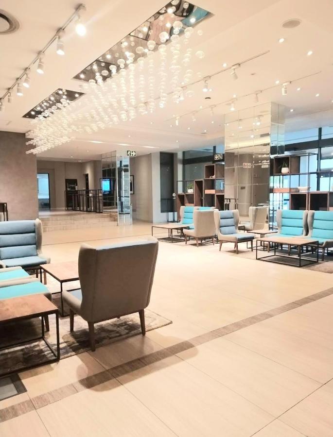 Sandton Skye Luxury Bedroom Khách sạn