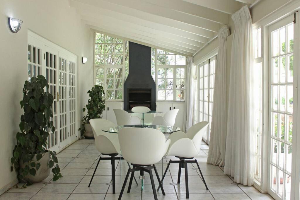 Villa Luxury Standalone 5 Beds For The Whole Crew. Johannesburg