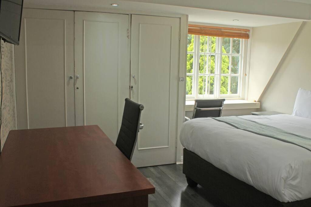 Luxury Standalone 5 Beds For The Whole Crew. Johannesburg