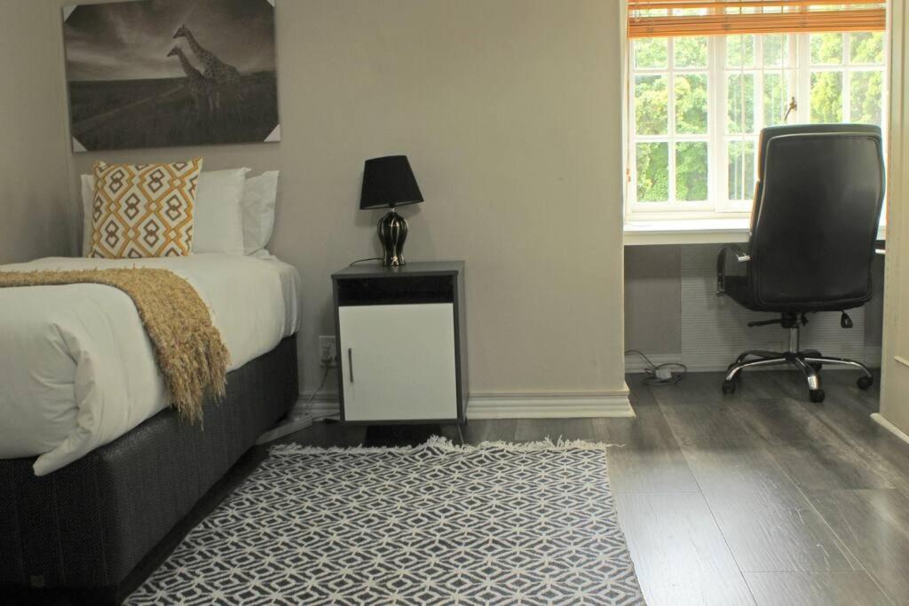 Luxury Standalone 5 Beds For The Whole Crew. * Johannesburg