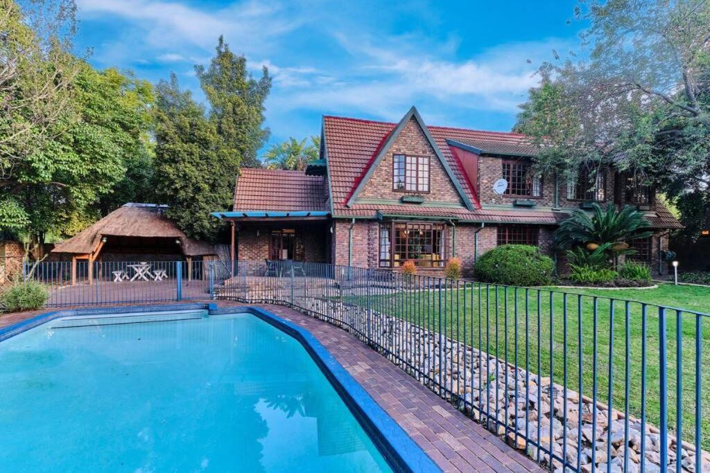 West Villa, Load Shedding Power Back-up System Holiday home