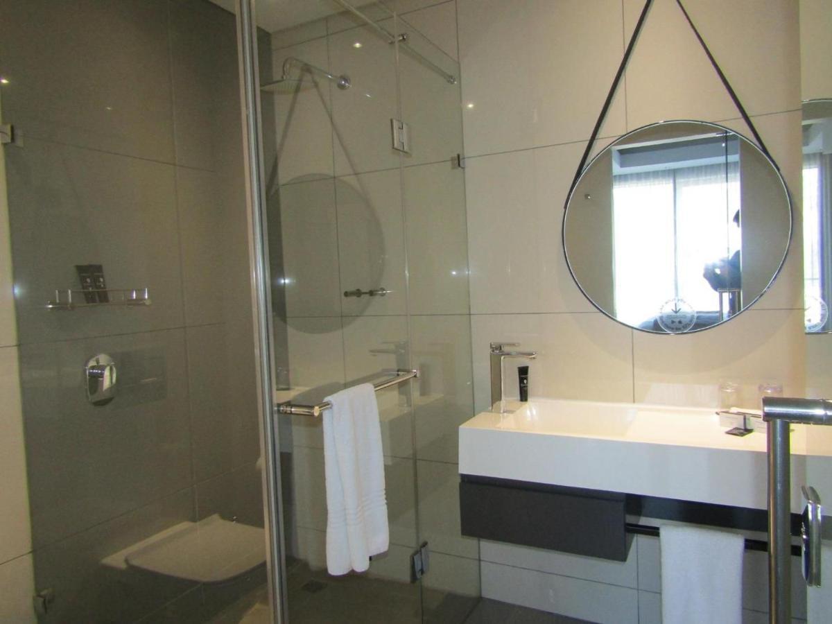 Hotel 1 Bedroom Luxury In Luxury & In Sandton Johannesburg