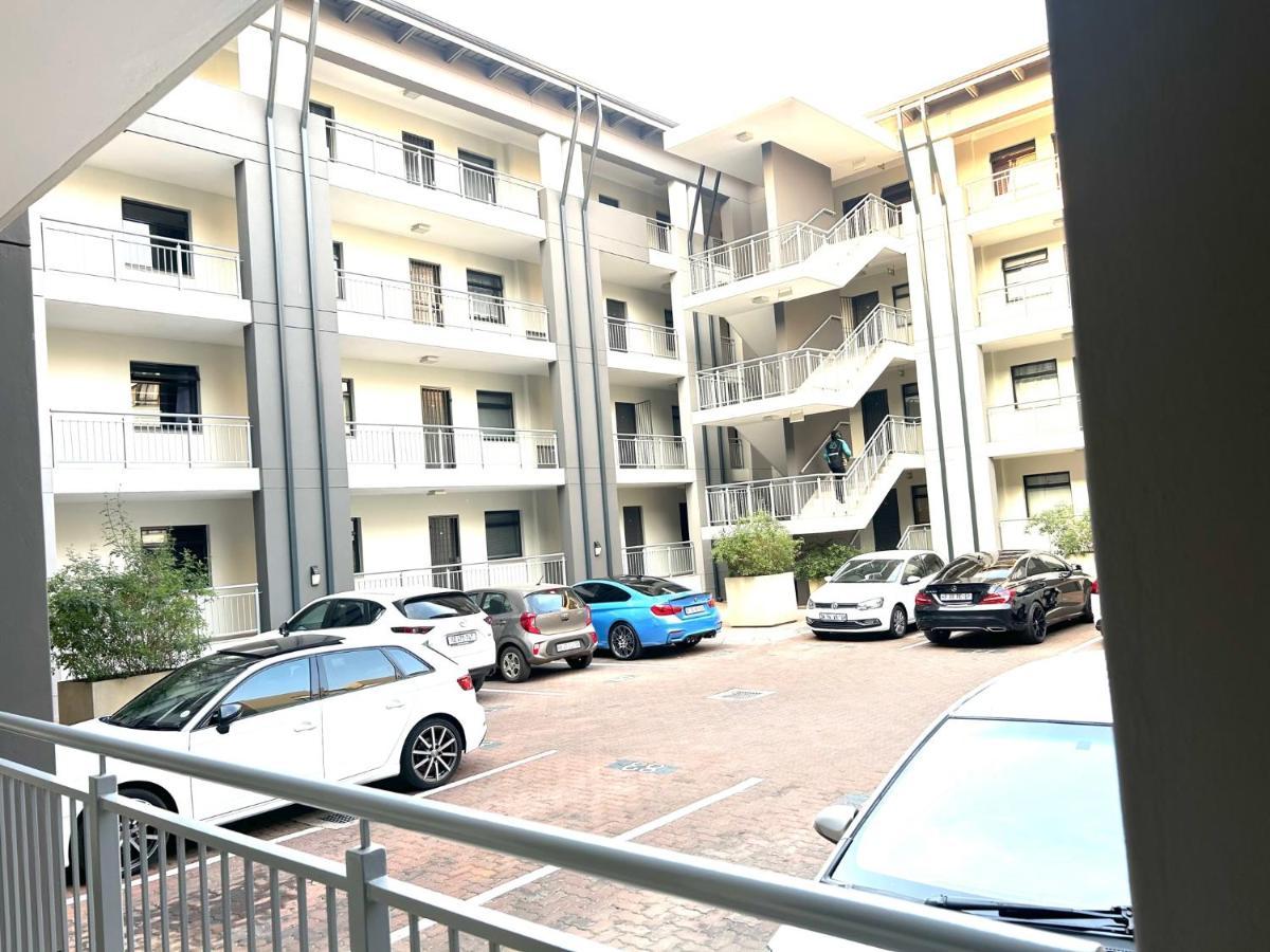 Rs Cozy At The Atrium Apartment