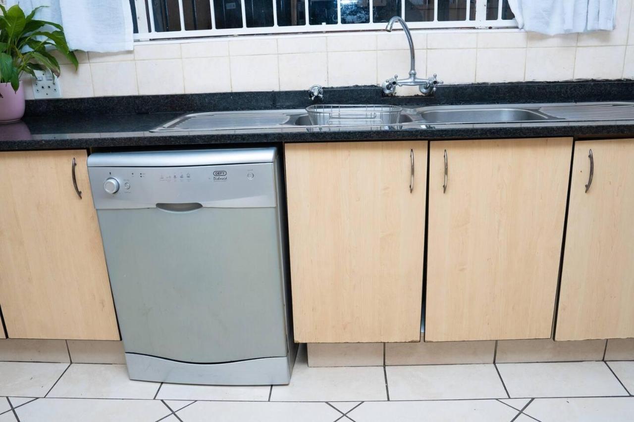 Holiday home Impeccable 3-bed House In Joburg 6km Nr Sandton *