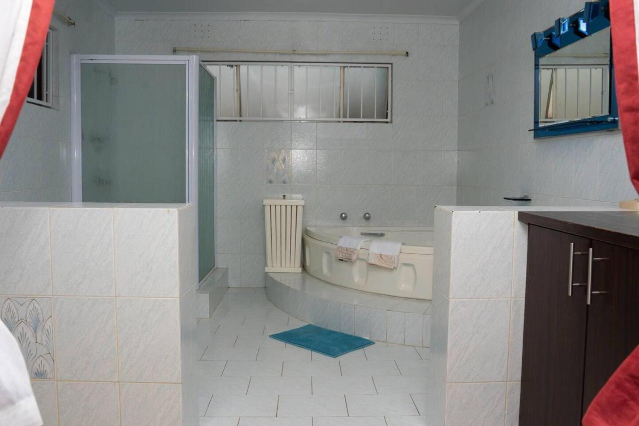 Impeccable 3-bed House In Joburg 6km Nr Sandton Holiday home