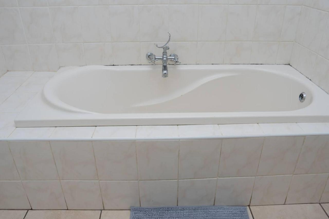 Impeccable 3-bed House In Joburg 6km Nr Sandton *