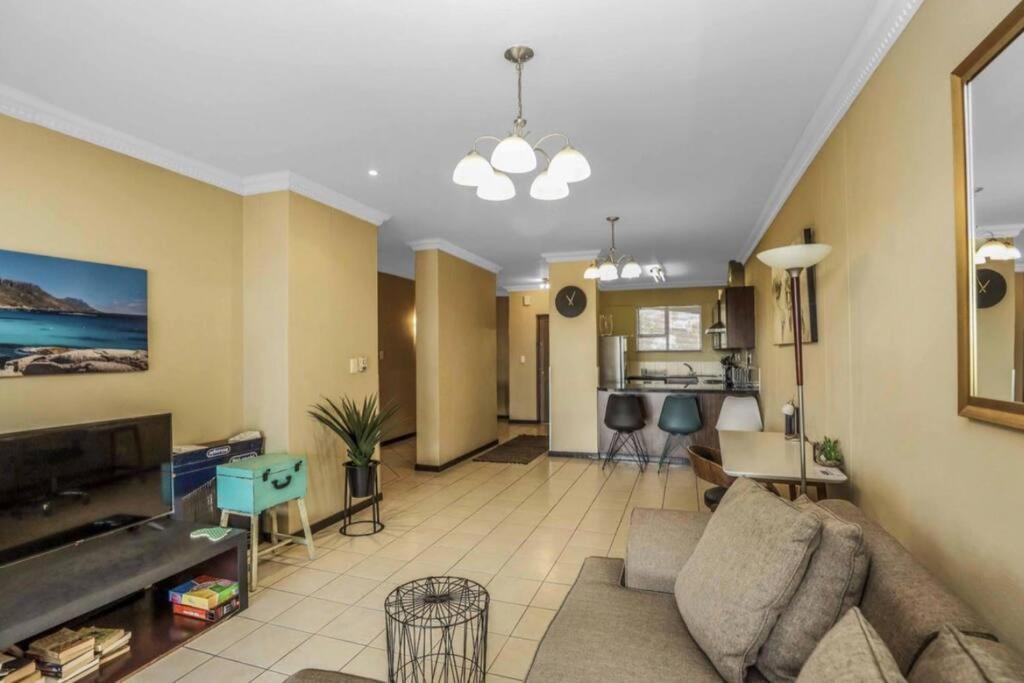 Apartment 1 Bedroom, 2 Bathroom In The Heart Of Sandton