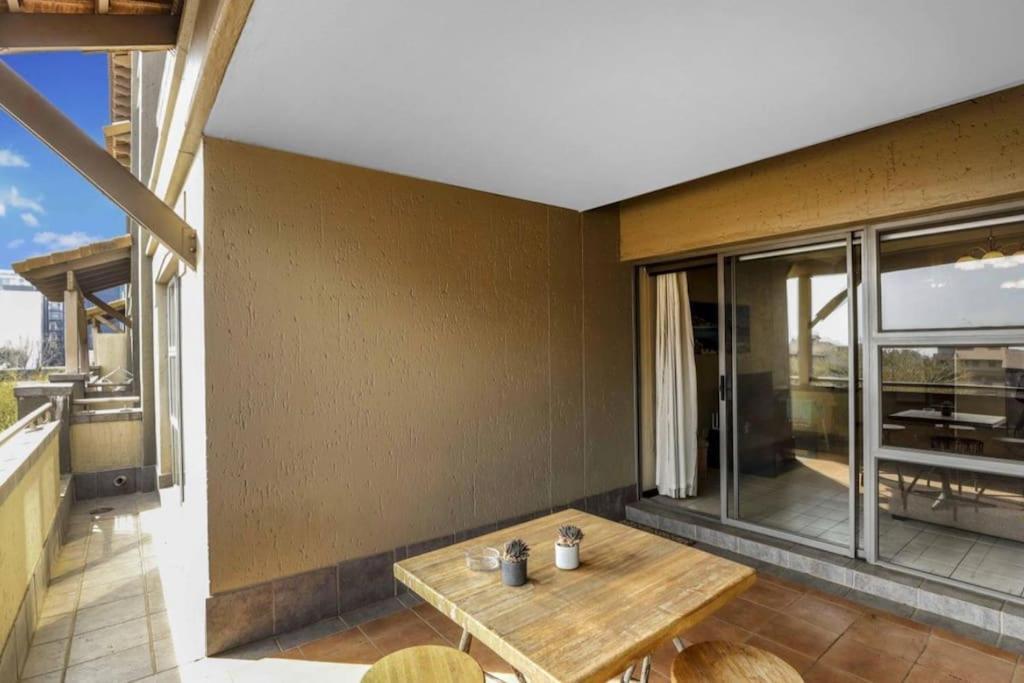1 Bedroom, 2 Bathroom In The Heart Of Sandton Johannesburg