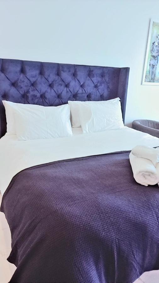 Sandton Skye Executive Suite-2 Johannesburg