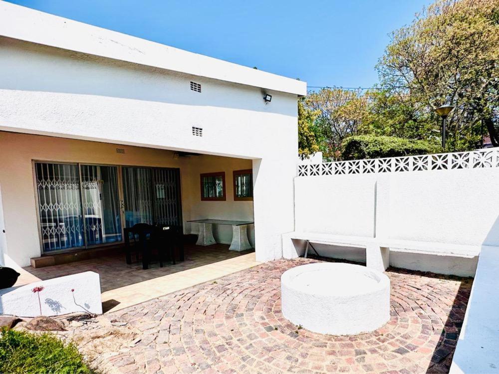 C And C Vibes Jhb Ferndale Guest house *