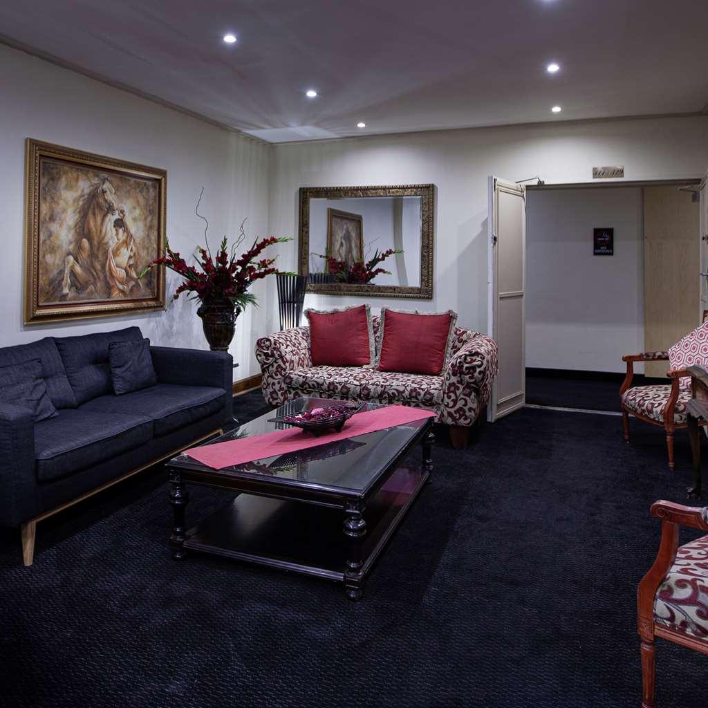 Khách sạn Apollo Johannesburg