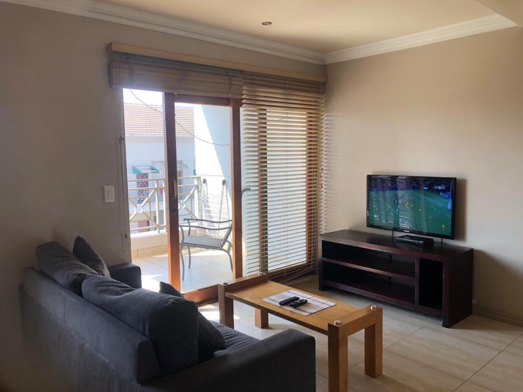 Mount Royal 28 -large 1 Bed With Balcony