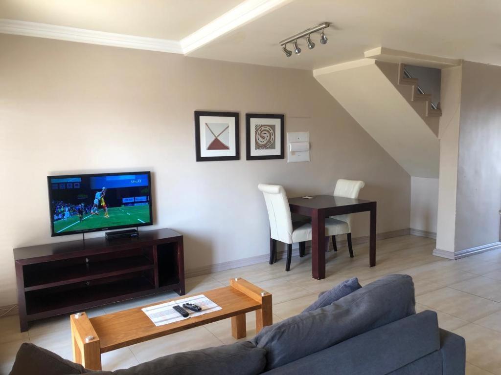 Apartment Mount Royal 28 -large 1 Bed With Balcony