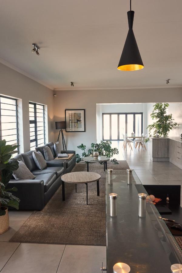 Elegant 2 Bed 2 Bath Wifi Netflix Backup Power Apartment
