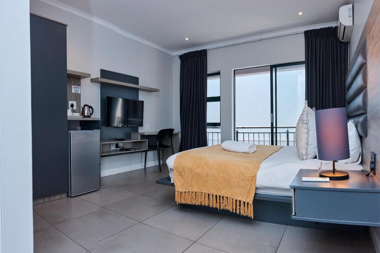 Apartment Elegant 2 Bed 2 Bath Wifi Netflix Backup Power