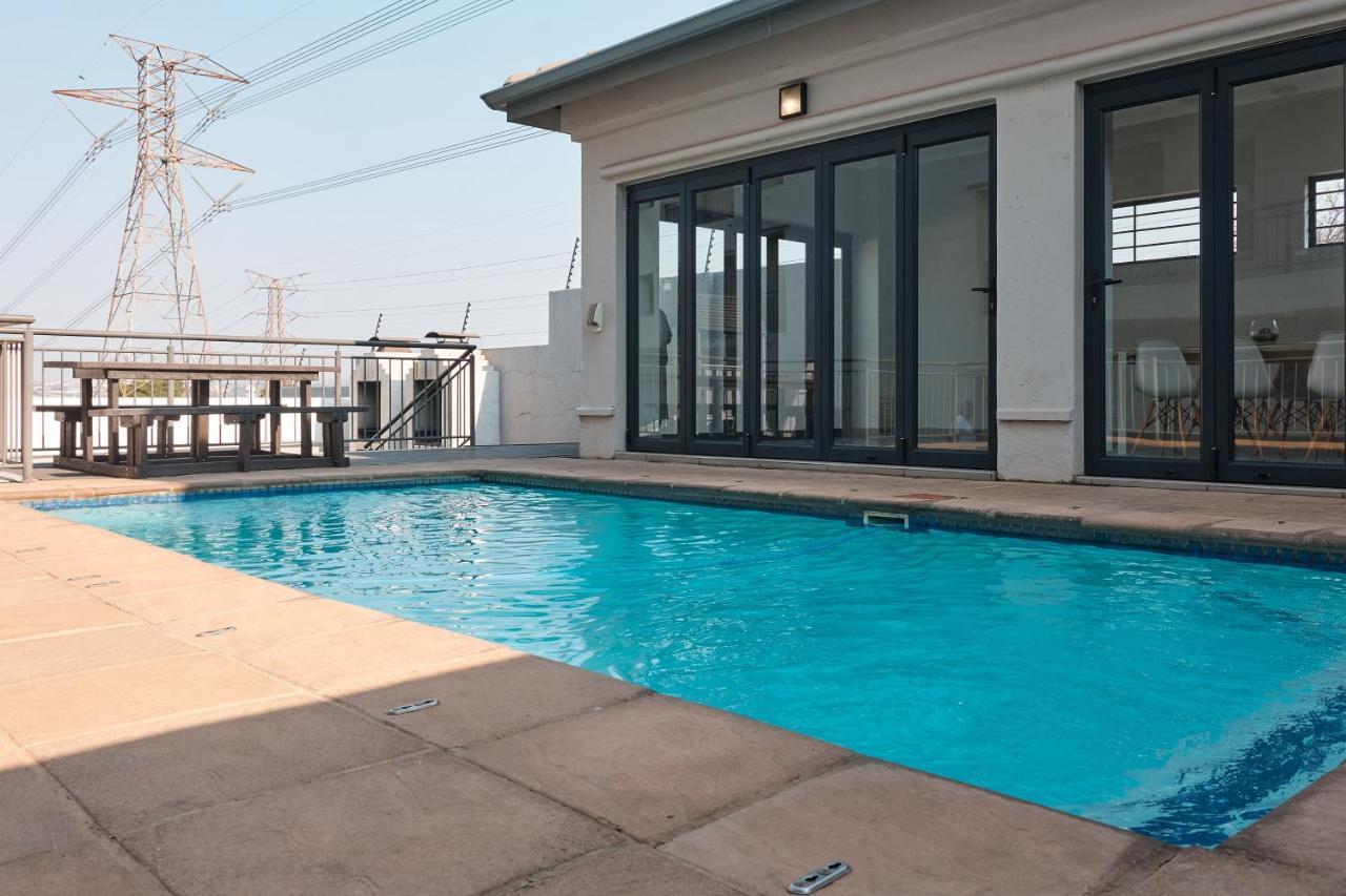 Apartment Spacious 2 Bed 2 Bath Wi-fi Netflix Backup Power *