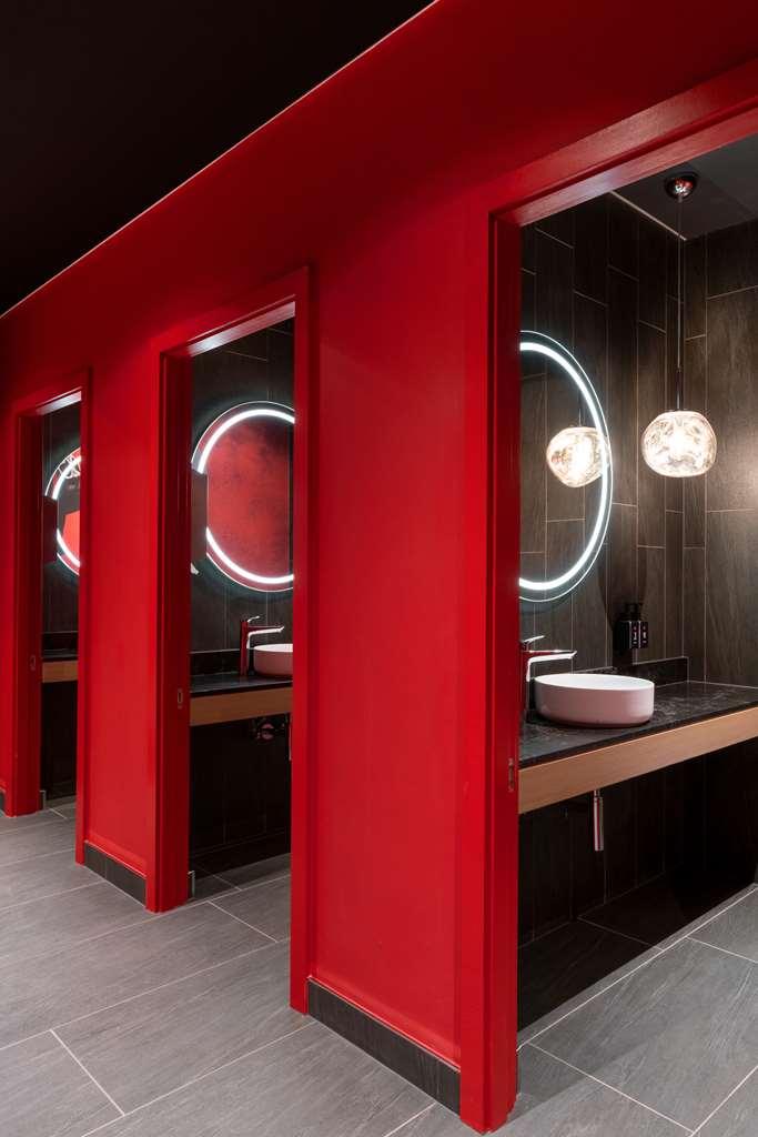 Radisson Red Rosebank Hotel 4*