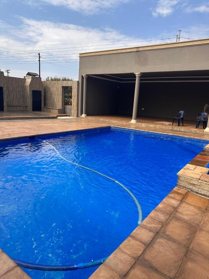 Sekgome Resort *