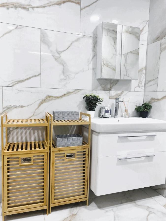 Apartamento Westpoint Exclusive With Power Back Up