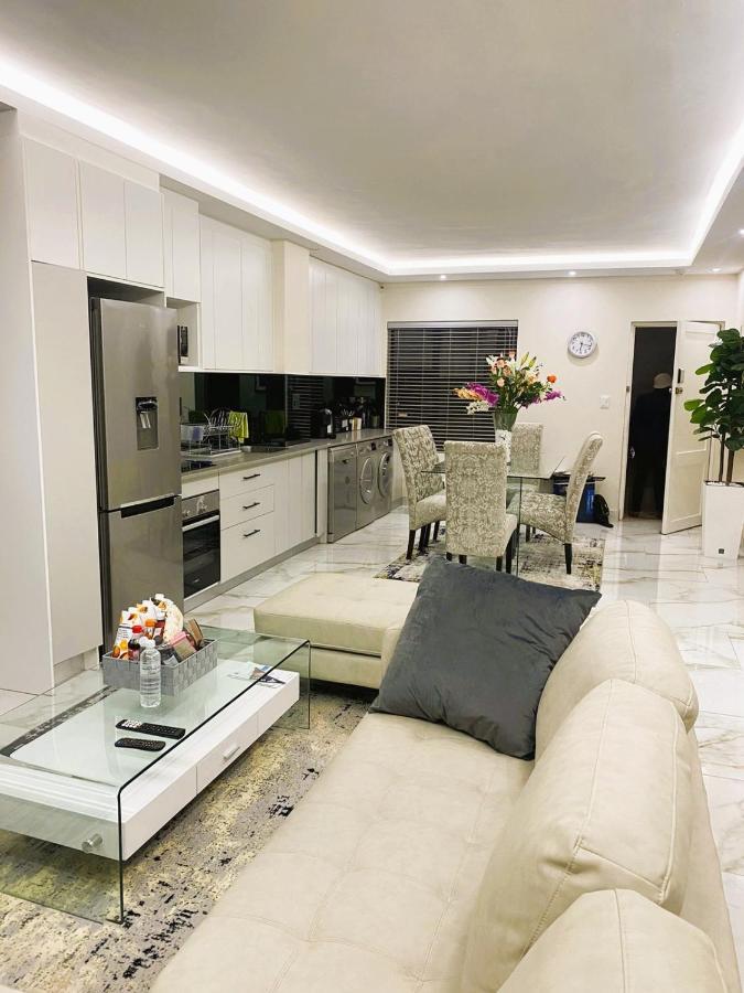 Apartamento Westpoint Exclusive With Power Back Up