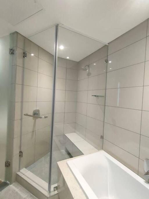 Apartment Spacious 2br Near Sandton -no Loadshedding Johannesburg