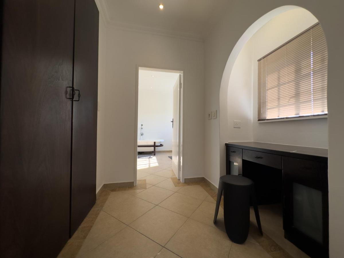 Villa Riverside House With Indoor Pool *