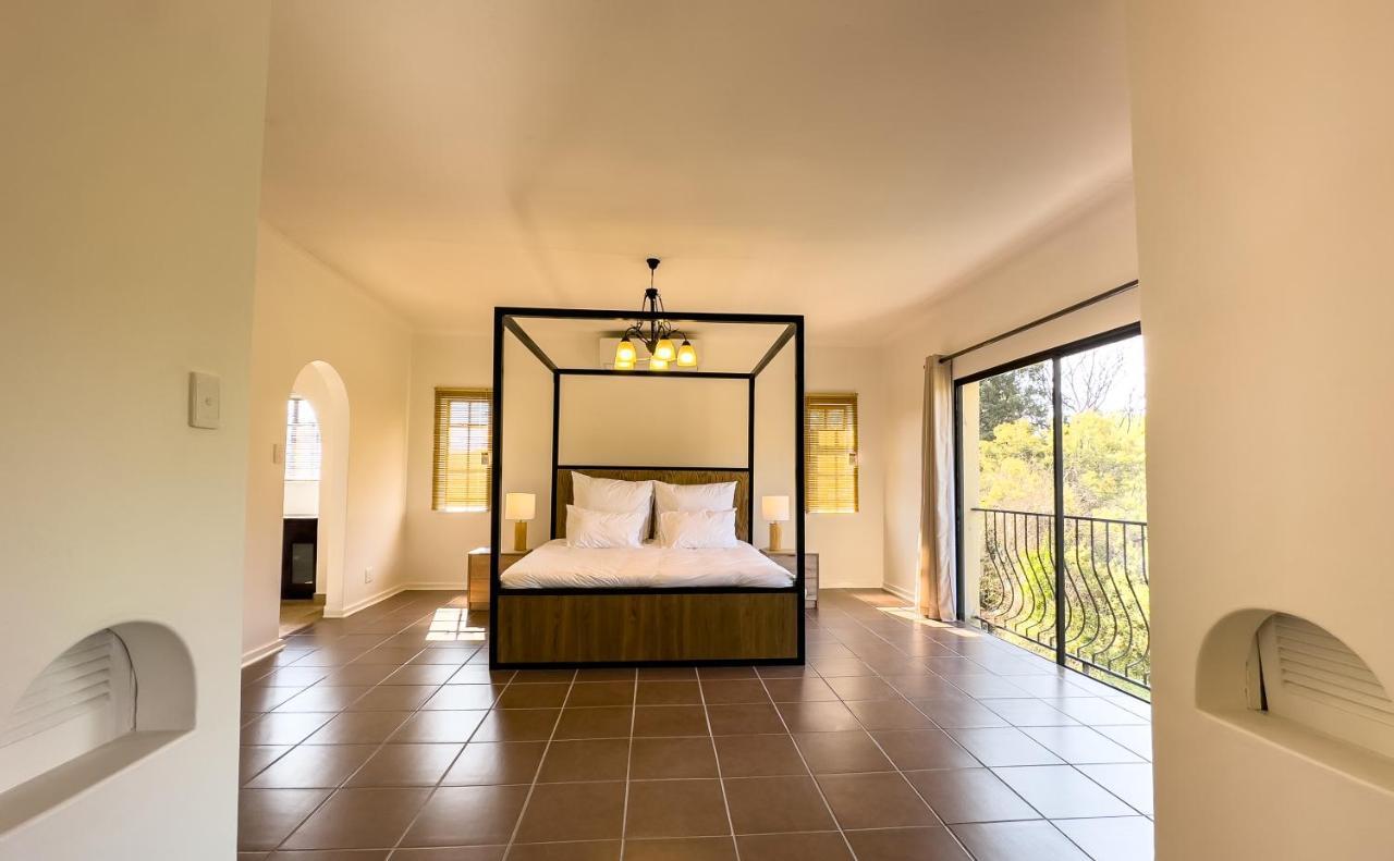 Villa Riverside House With Indoor Pool *