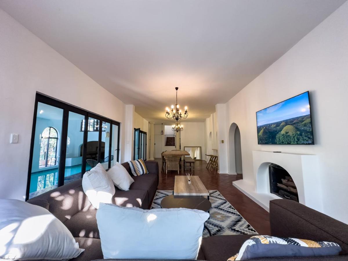 Villa Riverside House With Indoor Pool Johannesburg