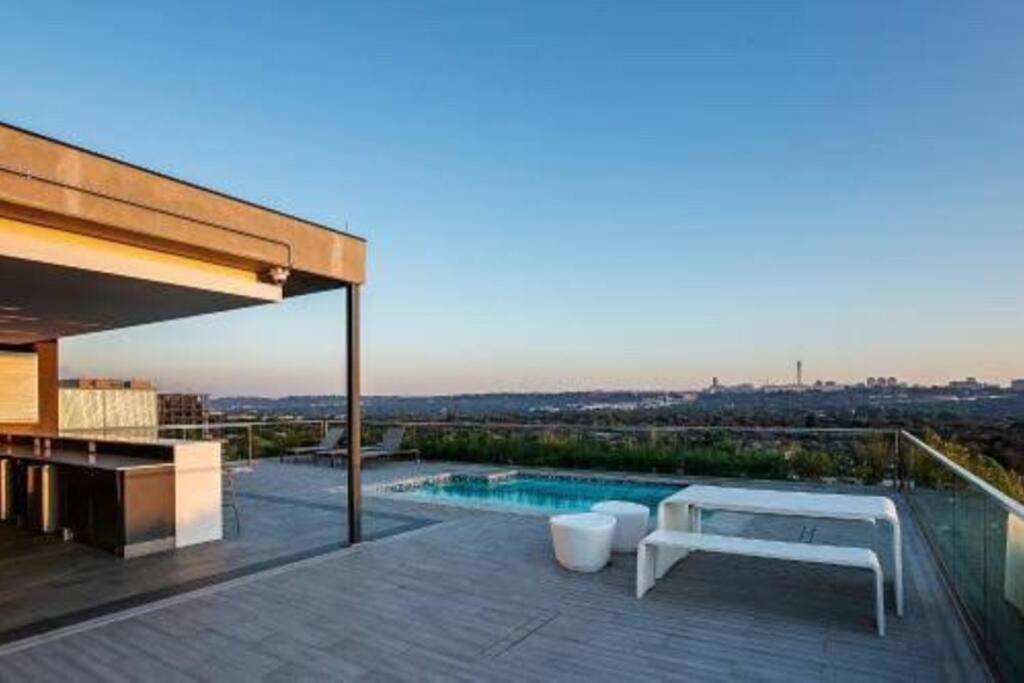 Rosebank/sandton Loft