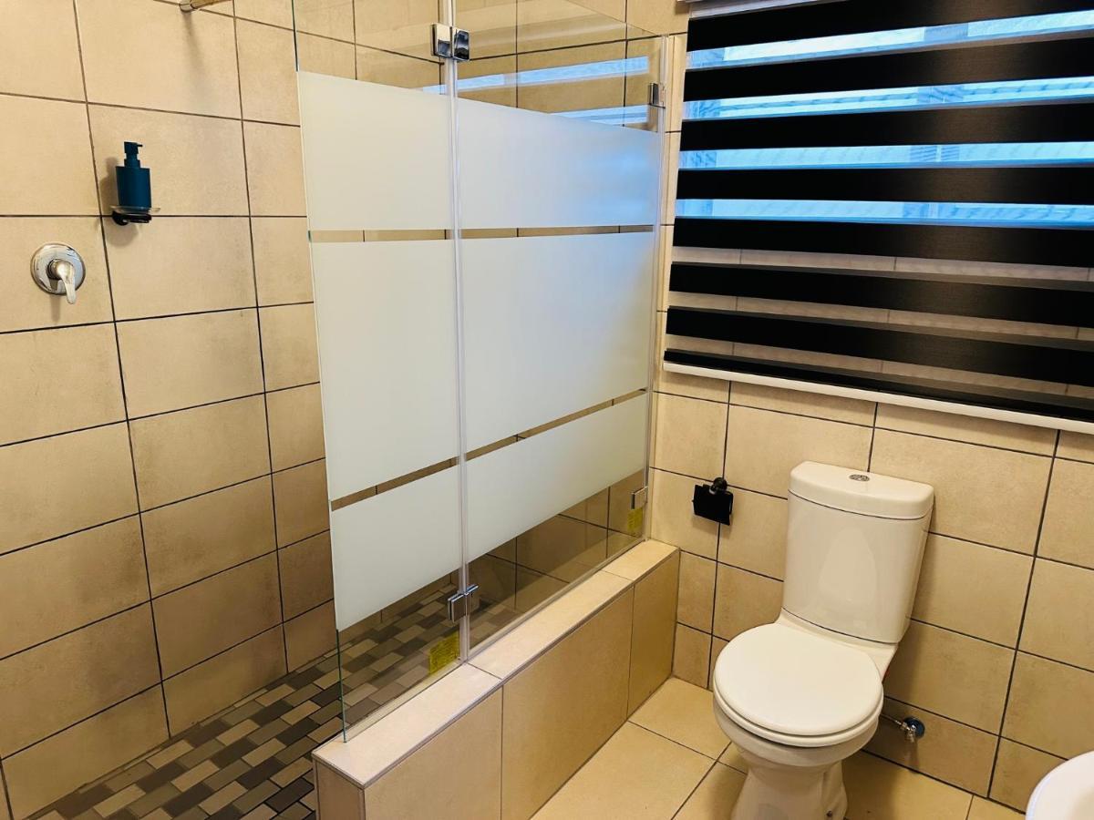 6 The Curve Unit 12 * Johannesburg