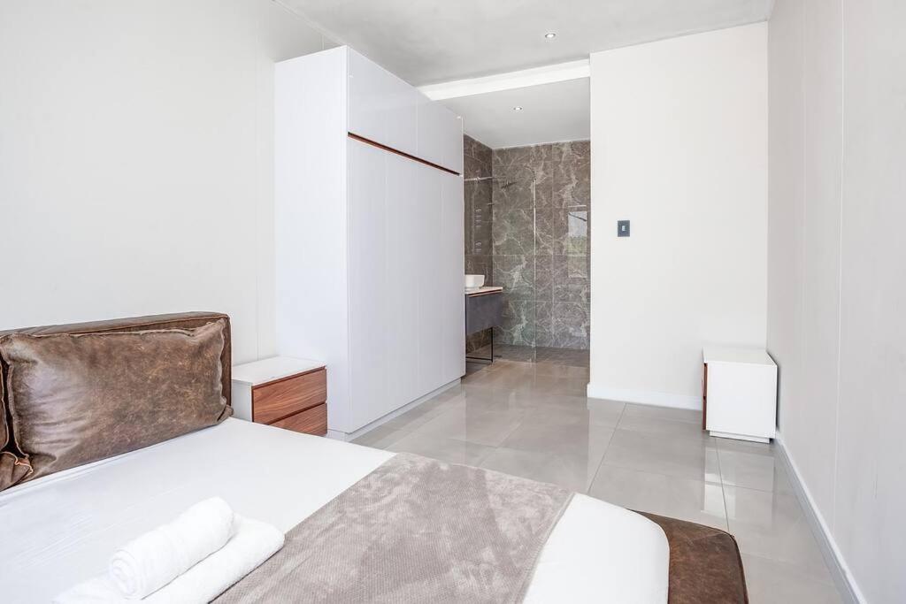Urban Oasis At The Paramount Apartment *