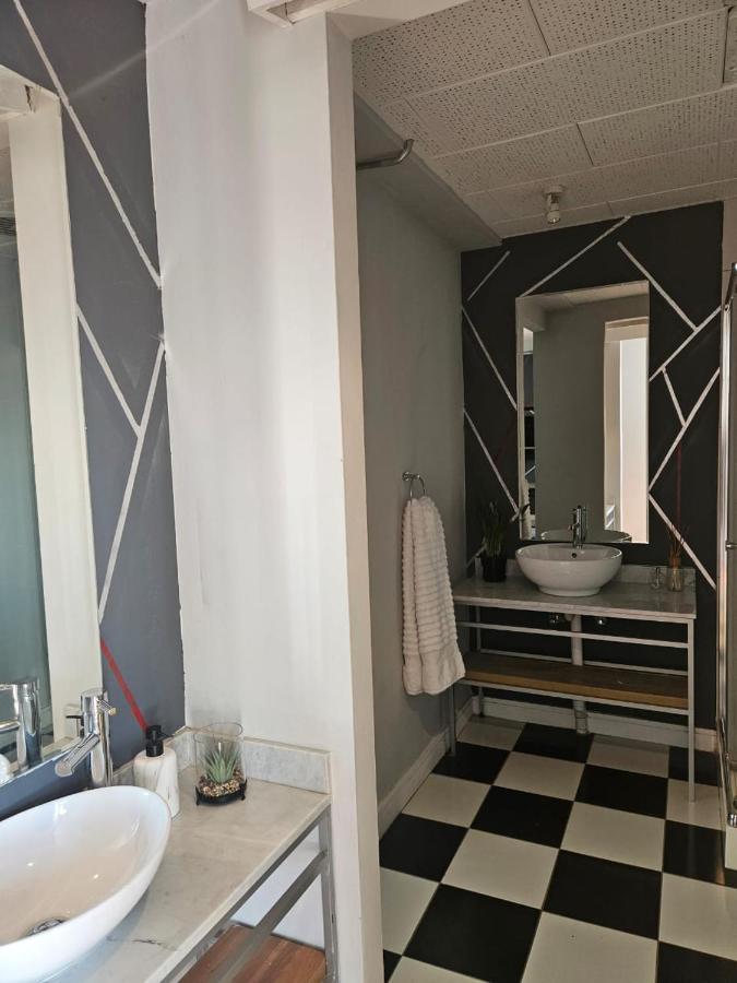 @derricks Luxury 2 *
