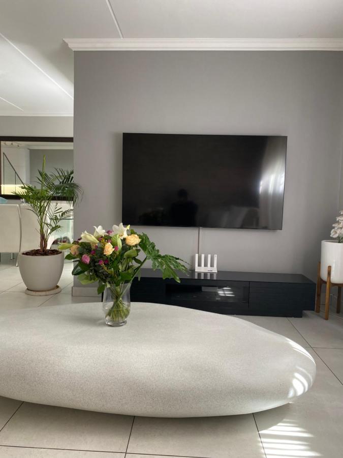 Modern Serene 3 Bedroom Biệt thự *