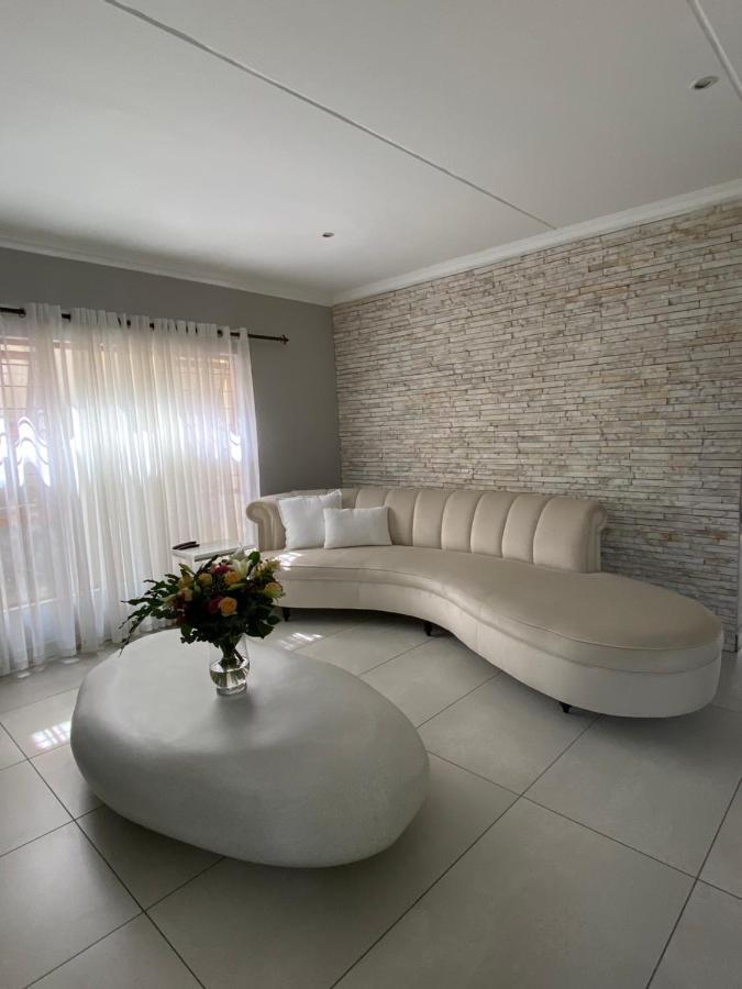 Villa Modern Serene 3 Bedroom Johannesburg