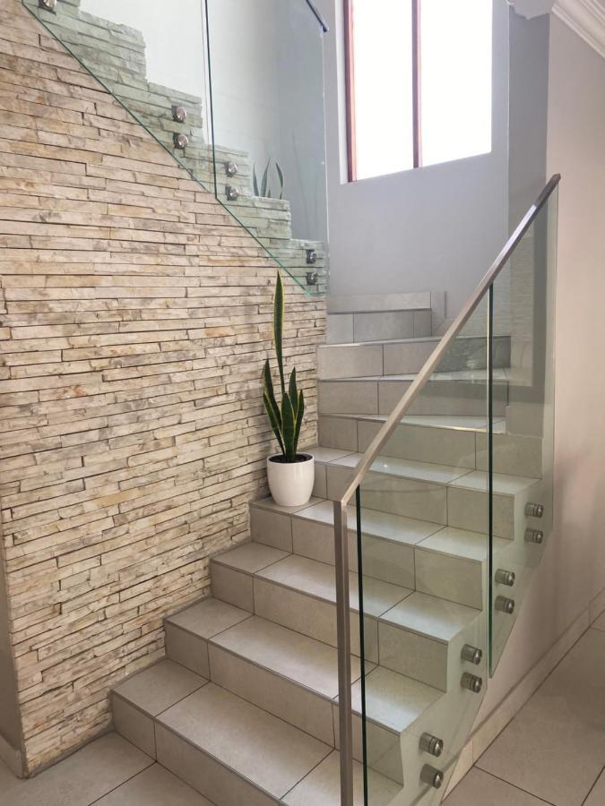 Biệt thự Modern Serene 3 Bedroom *