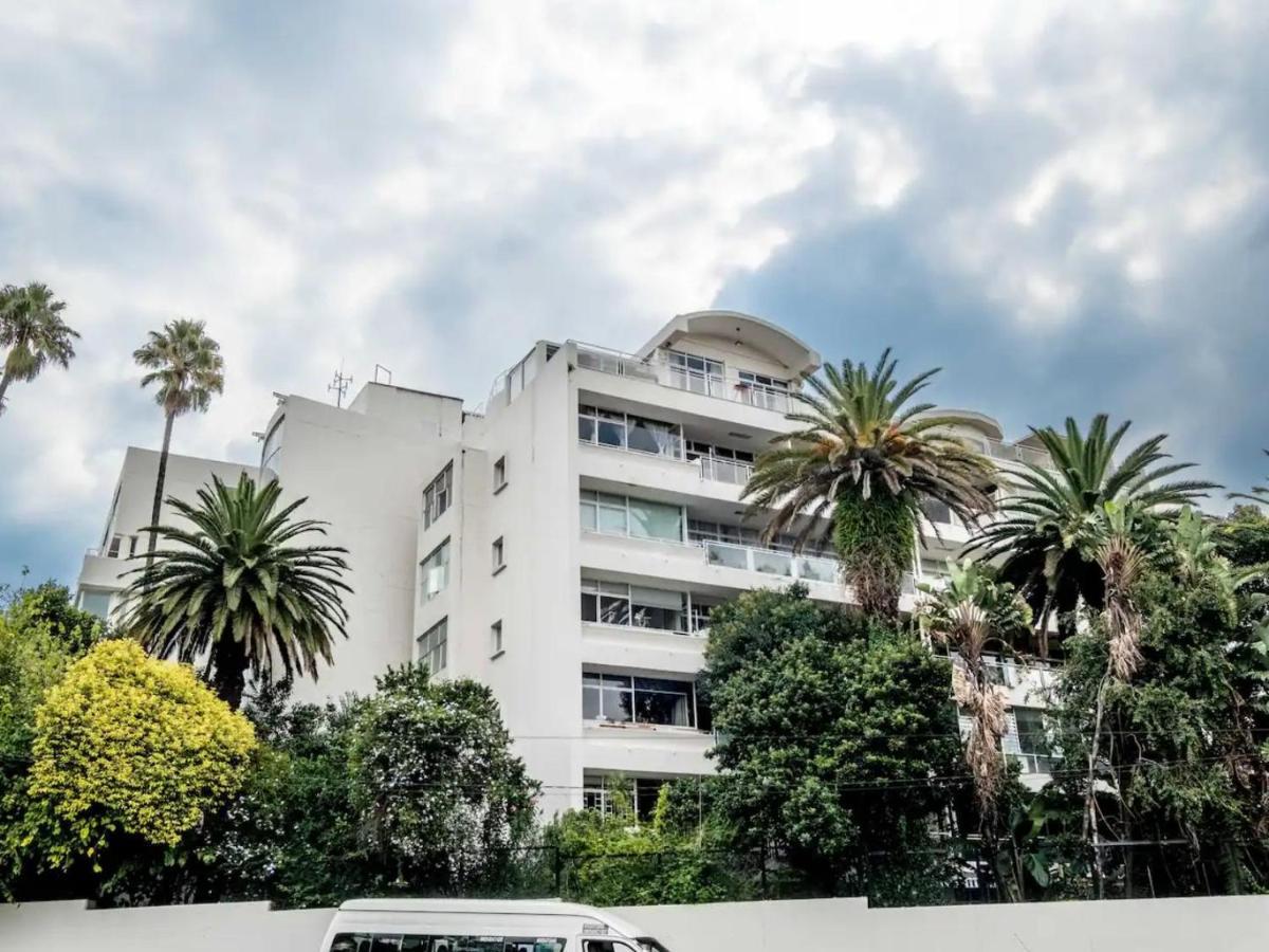 Apartment Lovely 3 Bedroom Unit Sandton Johannesburg