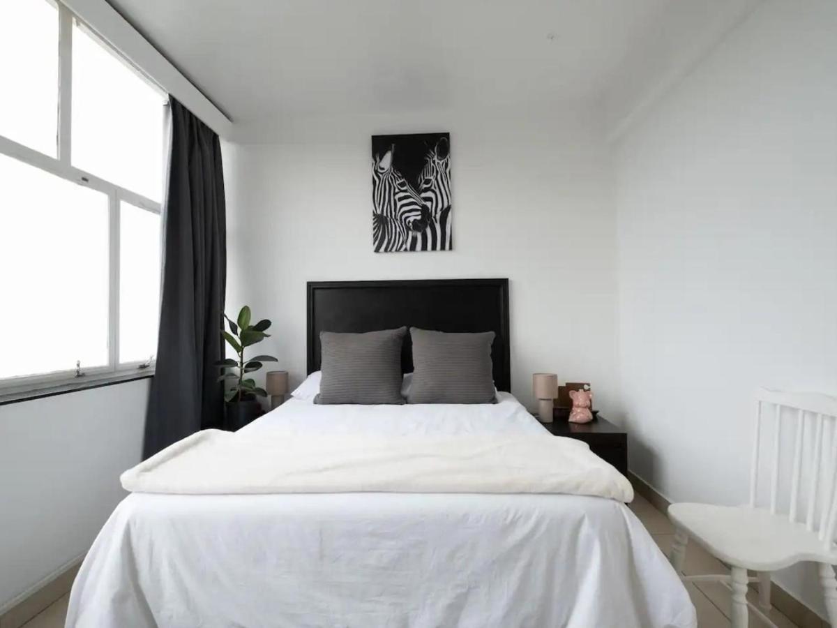 Apartment Lovely 3 Bedroom Unit Sandton *