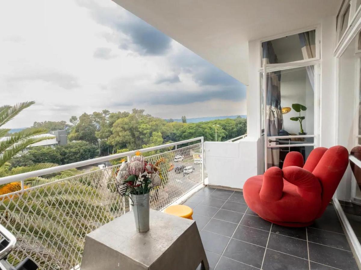 Lovely 3 Bedroom Unit Sandton Apartment