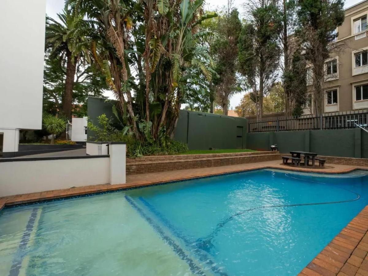 Lovely 3 Bedroom Unit Sandton *