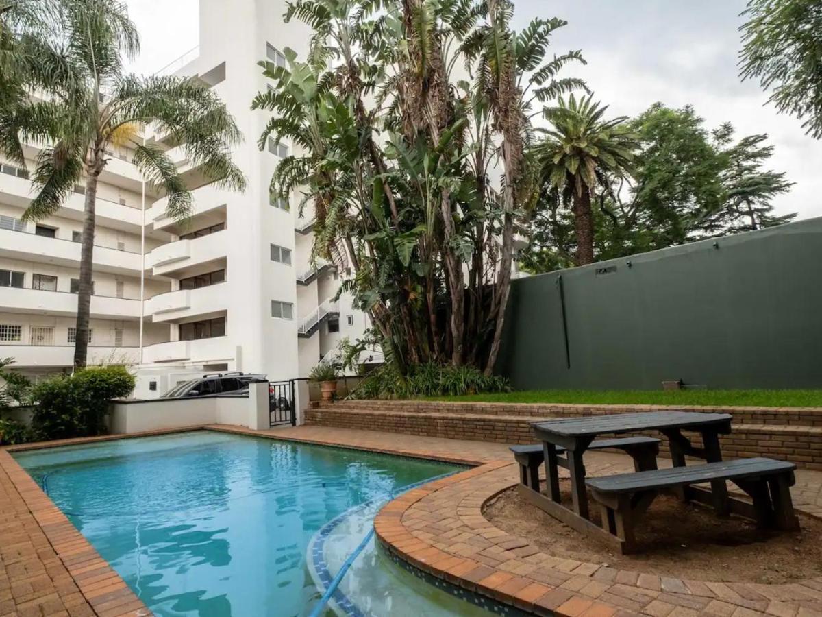 Apartment Lovely 3 Bedroom Unit Sandton Johannesburg