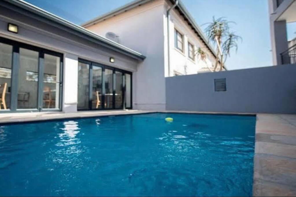 11 @ 7 On Middle Sandton Apartment