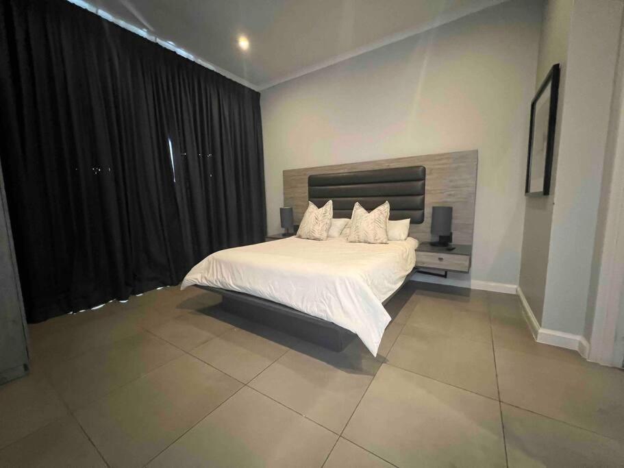 Apartment 11 @ 7 On Middle Sandton *