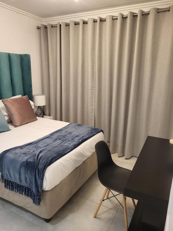 Medon Luxury With Power Back Up Bryanston Sandton *