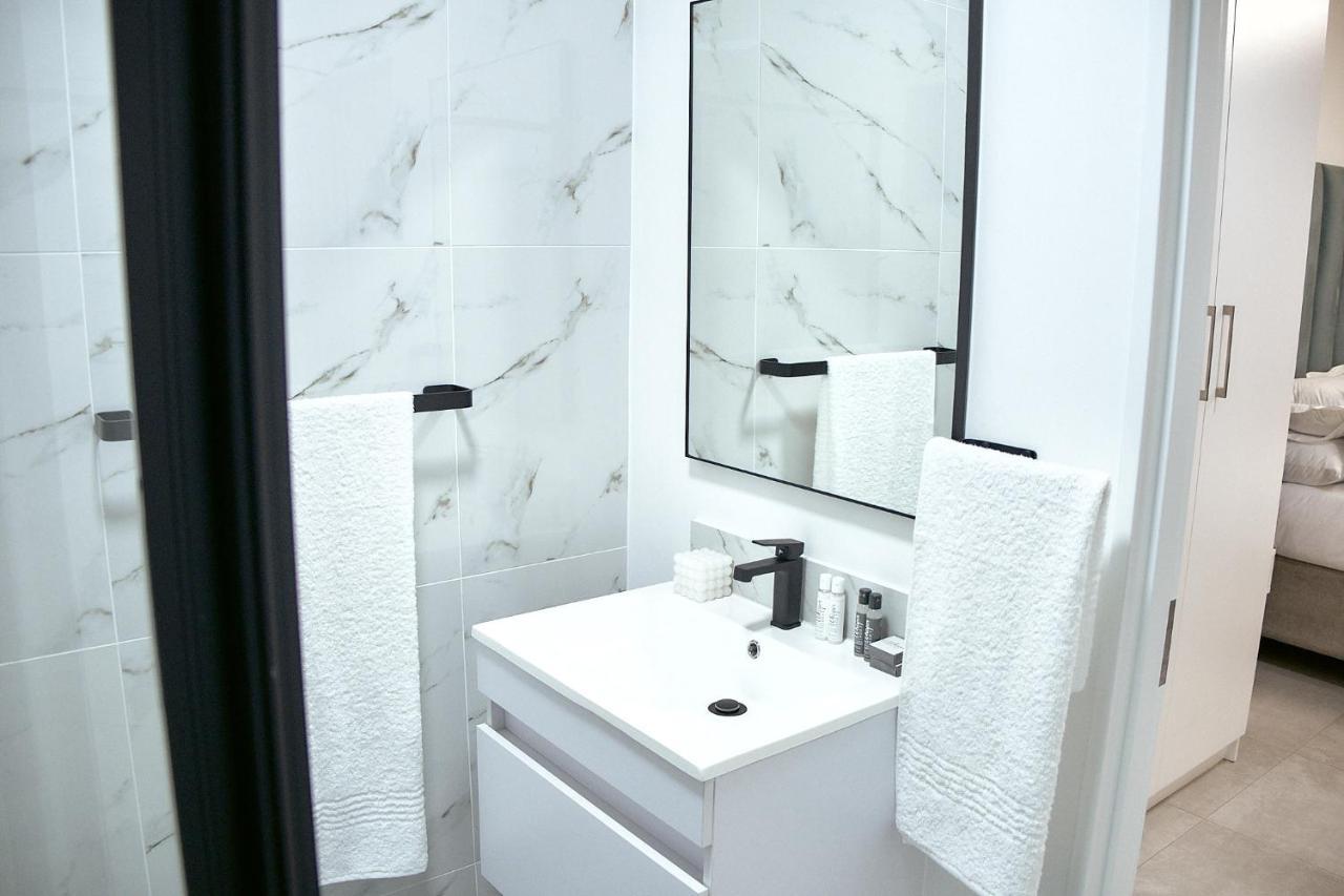 Apartment Medon Luxury With Power Back Up Bryanston Sandton Johannesburg
