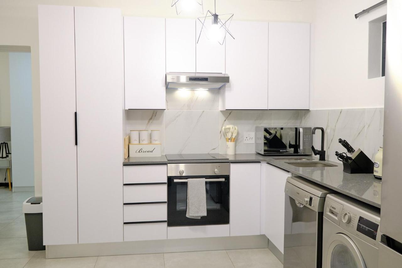 Medon Luxury With Power Back Up Bryanston Sandton Apartment Johannesburg