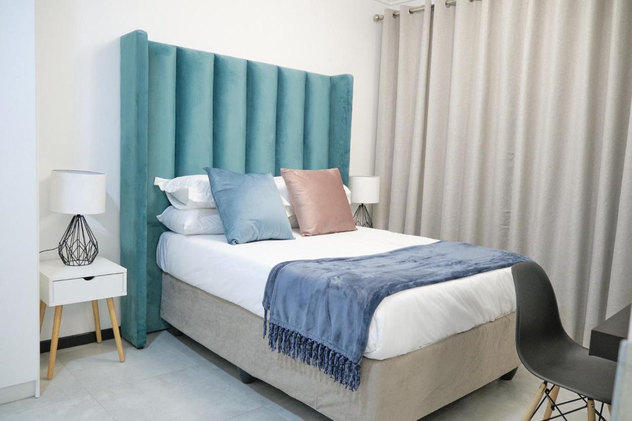 Medon Luxury With Power Back Up Bryanston Sandton Apartment *