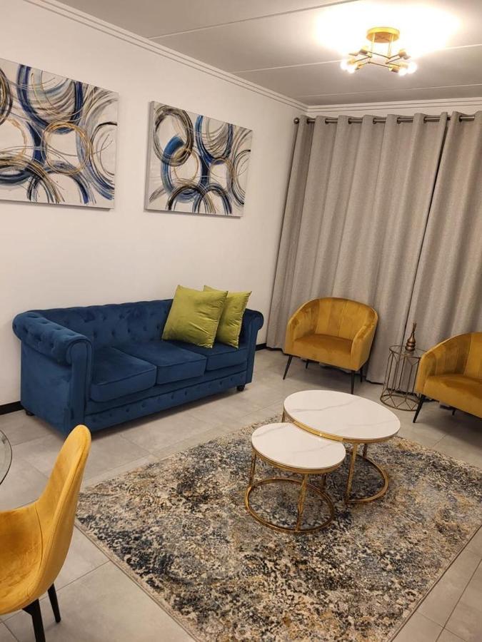 Medon Luxury With Power Back Up Bryanston Sandton Apartment