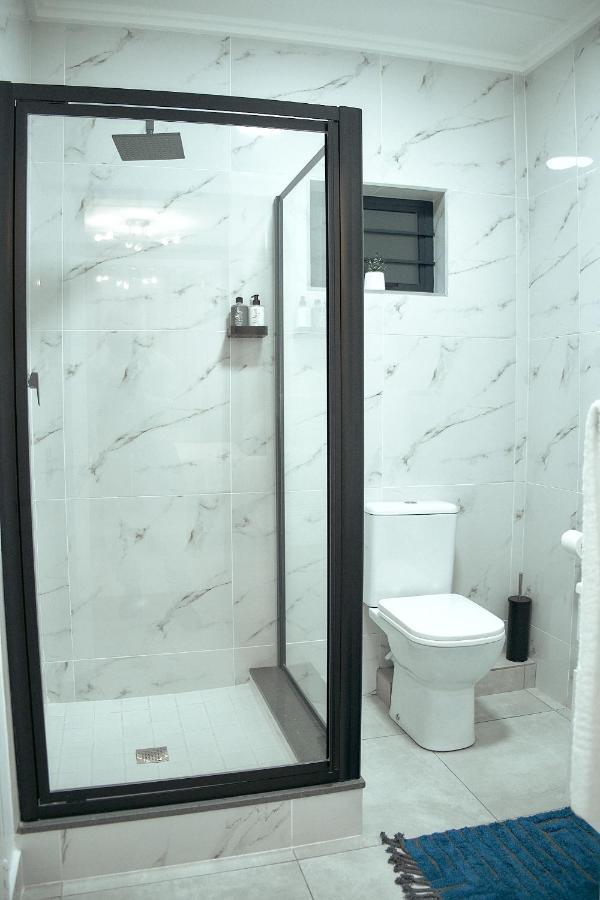 Medon Luxury With Power Back Up Bryanston Sandton Apartment Johannesburg