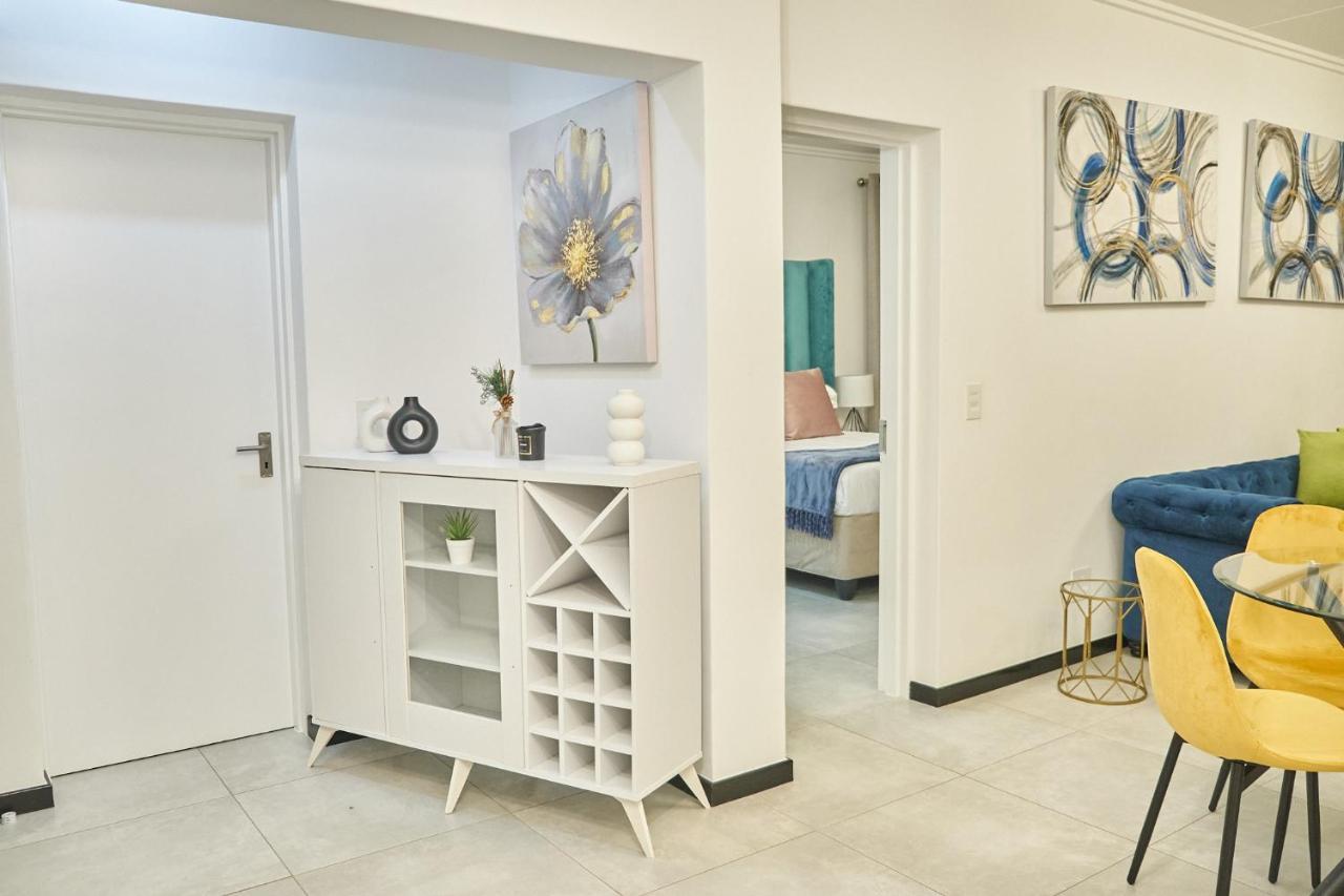 Medon Luxury With Power Back Up Bryanston Sandton Apartamento